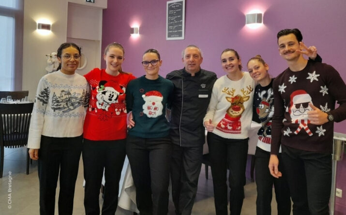 Préparation et service d'un repas de Noël à Vannes par les apprentis Mise à Niveau Cuisine et service, et les apprentis en Sommellerie.